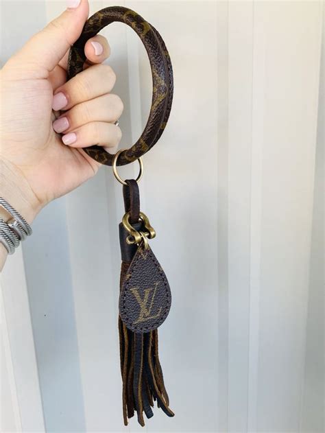 keychain wristlet louis vuitton|authentic louis vuitton key chains.